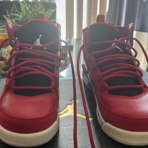 Jordan fight club ‘91 4 1/2 in boy’s Red,black and white